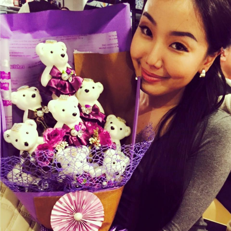 Жүжигчин П.Шүүдэрцэцэгийн Мартын 8-ны бэлэг